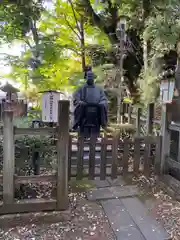 調神社の像