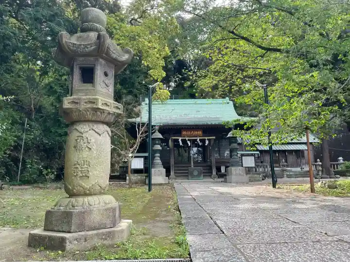 諏訪大神社の{uncategorized: "未分類", other: "その他", undefined: "問題あり", building: "その他建物", grave: "お墓", sacred_gate: "鳥居", guardian: "狛犬", statue: "像", buddha: "仏像", history: "歴史", nature: "自然", garden: "庭園", animal: "動物", pagoda: "塔", temizu: "手水舎", mountain_gate: "山門・神門", sanctuary: "本殿・本堂", subordinate: "末社・摂社", art: "芸術", scenery: "景色", jizo: "地蔵", ema: "絵馬", goshuin: "御朱印", omikuji: "おみくじ", items: "授与品その他", amulet: "お守り", goshuincho: "御朱印帳", eats: "食事", festival: "お祭り", votive_dance: "神楽", shichigosan: "七五三参", wedding: "結婚式", experience: "体験その他", initially: "初詣", around: "周辺", anti_infection: "感染症対策"}
