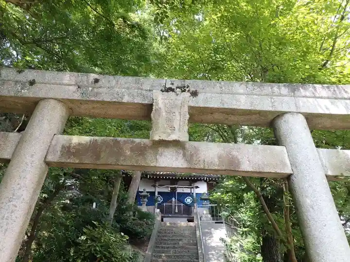 蜂穴神社(石清尾八幡宮末社)の鳥居