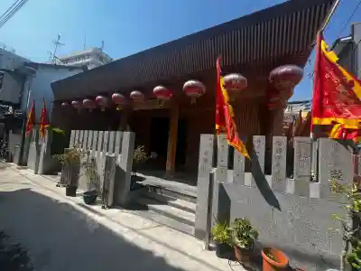大阪関帝廟の{uncategorized: "未分類", other: "その他", undefined: "問題あり", building: "その他建物", grave: "お墓", sacred_gate: "鳥居", guardian: "狛犬", statue: "像", buddha: "仏像", history: "歴史", nature: "自然", garden: "庭園", animal: "動物", pagoda: "塔", temizu: "手水舎", mountain_gate: "山門・神門", sanctuary: "本殿・本堂", subordinate: "末社・摂社", art: "芸術", scenery: "景色", jizo: "地蔵", ema: "絵馬", goshuin: "御朱印", omikuji: "おみくじ", items: "授与品その他", amulet: "お守り", goshuincho: "御朱印帳", eats: "食事", festival: "お祭り", votive_dance: "神楽", shichigosan: "七五三参", wedding: "結婚式", experience: "体験その他", initially: "初詣", around: "周辺", anti_infection: "感染症対策"}