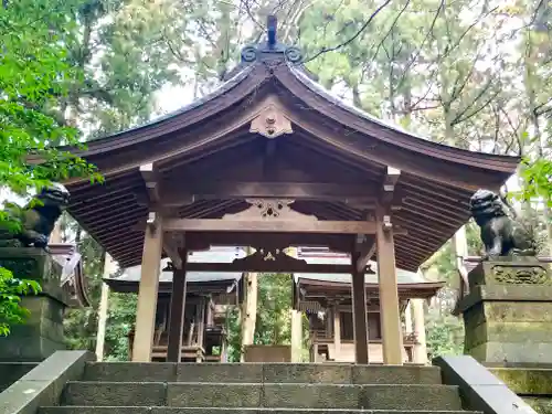 彌彦神社の山門