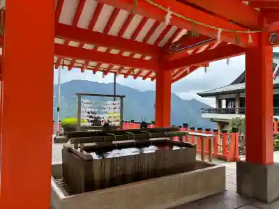 熊野那智大社の{uncategorized: "未分類", other: "その他", undefined: "問題あり", building: "その他建物", grave: "お墓", sacred_gate: "鳥居", guardian: "狛犬", statue: "像", buddha: "仏像", history: "歴史", nature: "自然", garden: "庭園", animal: "動物", pagoda: "塔", temizu: "手水舎", mountain_gate: "山門・神門", sanctuary: "本殿・本堂", subordinate: "末社・摂社", art: "芸術", scenery: "景色", jizo: "地蔵", ema: "絵馬", goshuin: "御朱印", omikuji: "おみくじ", items: "授与品その他", amulet: "お守り", goshuincho: "御朱印帳", eats: "食事", festival: "お祭り", votive_dance: "神楽", shichigosan: "七五三参", wedding: "結婚式", experience: "体験その他", initially: "初詣", around: "周辺", anti_infection: "感染症対策"}