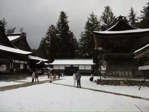 高野山金剛峯寺の{uncategorized: "未分類", other: "その他", undefined: "問題あり", building: "その他建物", grave: "お墓", sacred_gate: "鳥居", guardian: "狛犬", statue: "像", buddha: "仏像", history: "歴史", nature: "自然", garden: "庭園", animal: "動物", pagoda: "塔", temizu: "手水舎", mountain_gate: "山門・神門", sanctuary: "本殿・本堂", subordinate: "末社・摂社", art: "芸術", scenery: "景色", jizo: "地蔵", ema: "絵馬", goshuin: "御朱印", omikuji: "おみくじ", items: "授与品その他", amulet: "お守り", goshuincho: "御朱印帳", eats: "食事", festival: "お祭り", votive_dance: "神楽", shichigosan: "七五三参", wedding: "結婚式", experience: "体験その他", initially: "初詣", around: "周辺", anti_infection: "感染症対策"}