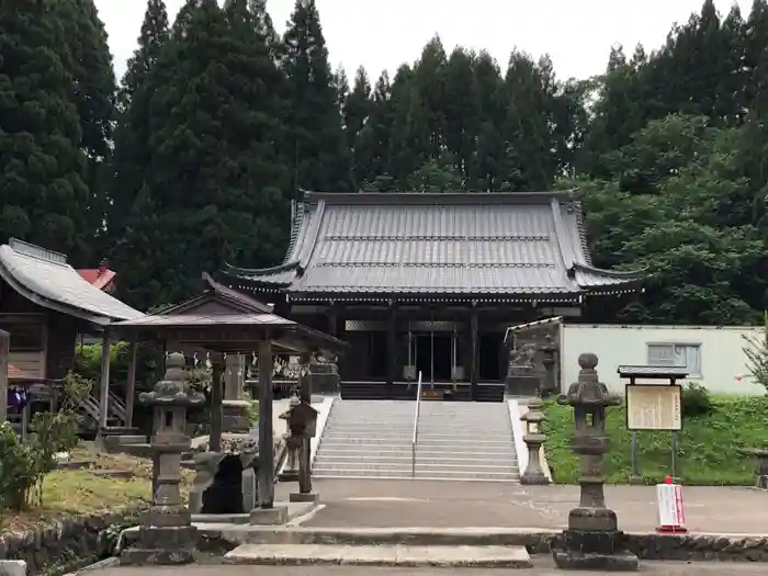 国上寺の本殿