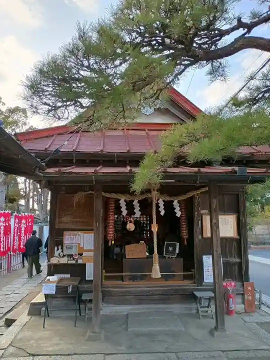 城山稲荷神社の{uncategorized: "未分類", other: "その他", undefined: "問題あり", building: "その他建物", grave: "お墓", sacred_gate: "鳥居", guardian: "狛犬", statue: "像", buddha: "仏像", history: "歴史", nature: "自然", garden: "庭園", animal: "動物", pagoda: "塔", temizu: "手水舎", mountain_gate: "山門・神門", sanctuary: "本殿・本堂", subordinate: "末社・摂社", art: "芸術", scenery: "景色", jizo: "地蔵", ema: "絵馬", goshuin: "御朱印", omikuji: "おみくじ", items: "授与品その他", amulet: "お守り", goshuincho: "御朱印帳", eats: "食事", festival: "お祭り", votive_dance: "神楽", shichigosan: "七五三参", wedding: "結婚式", experience: "体験その他", initially: "初詣", around: "周辺", anti_infection: "感染症対策"}
