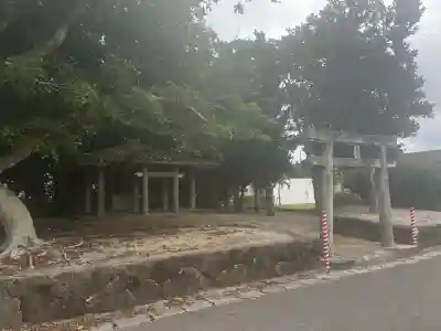 嘉手刈御嶽の{uncategorized: "未分類", other: "その他", undefined: "問題あり", building: "その他建物", grave: "お墓", sacred_gate: "鳥居", guardian: "狛犬", statue: "像", buddha: "仏像", history: "歴史", nature: "自然", garden: "庭園", animal: "動物", pagoda: "塔", temizu: "手水舎", mountain_gate: "山門・神門", sanctuary: "本殿・本堂", subordinate: "末社・摂社", art: "芸術", scenery: "景色", jizo: "地蔵", ema: "絵馬", goshuin: "御朱印", omikuji: "おみくじ", items: "授与品その他", amulet: "お守り", goshuincho: "御朱印帳", eats: "食事", festival: "お祭り", votive_dance: "神楽", shichigosan: "七五三参", wedding: "結婚式", experience: "体験その他", initially: "初詣", around: "周辺", anti_infection: "感染症対策"}