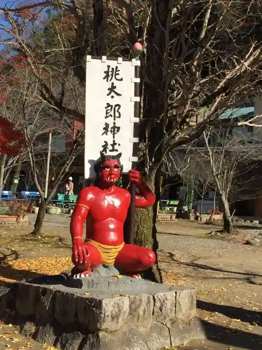 桃太郎神社(栗栖)の像