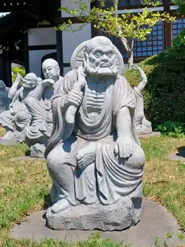 全徳寺の{uncategorized: "未分類", other: "その他", undefined: "問題あり", building: "その他建物", grave: "お墓", sacred_gate: "鳥居", guardian: "狛犬", statue: "像", buddha: "仏像", history: "歴史", nature: "自然", garden: "庭園", animal: "動物", pagoda: "塔", temizu: "手水舎", mountain_gate: "山門・神門", sanctuary: "本殿・本堂", subordinate: "末社・摂社", art: "芸術", scenery: "景色", jizo: "地蔵", ema: "絵馬", goshuin: "御朱印", omikuji: "おみくじ", items: "授与品その他", amulet: "お守り", goshuincho: "御朱印帳", eats: "食事", festival: "お祭り", votive_dance: "神楽", shichigosan: "七五三参", wedding: "結婚式", experience: "体験その他", initially: "初詣", around: "周辺", anti_infection: "感染症対策"}