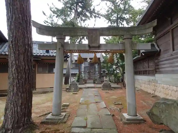 神明社の末社・摂社