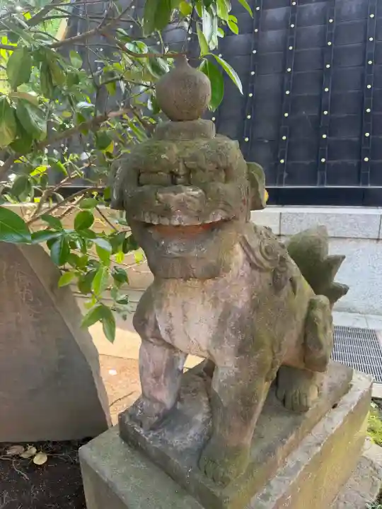 穴八幡宮の{uncategorized: "未分類", other: "その他", undefined: "問題あり", building: "その他建物", grave: "お墓", sacred_gate: "鳥居", guardian: "狛犬", statue: "像", buddha: "仏像", history: "歴史", nature: "自然", garden: "庭園", animal: "動物", pagoda: "塔", temizu: "手水舎", mountain_gate: "山門・神門", sanctuary: "本殿・本堂", subordinate: "末社・摂社", art: "芸術", scenery: "景色", jizo: "地蔵", ema: "絵馬", goshuin: "御朱印", omikuji: "おみくじ", items: "授与品その他", amulet: "お守り", goshuincho: "御朱印帳", eats: "食事", festival: "お祭り", votive_dance: "神楽", shichigosan: "七五三参", wedding: "結婚式", experience: "体験その他", initially: "初詣", around: "周辺", anti_infection: "感染症対策"}