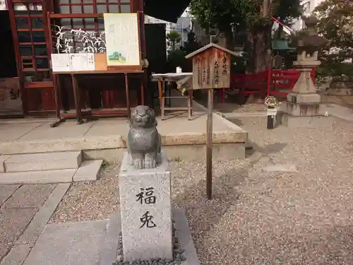 三輪神社の像