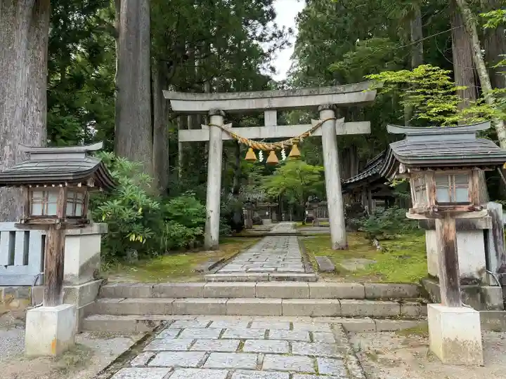 雄山神社中宮祈願殿(富山県)