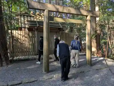 園相神社(皇大神宮摂社)の{uncategorized: "未分類", other: "その他", undefined: "問題あり", building: "その他建物", grave: "お墓", sacred_gate: "鳥居", guardian: "狛犬", statue: "像", buddha: "仏像", history: "歴史", nature: "自然", garden: "庭園", animal: "動物", pagoda: "塔", temizu: "手水舎", mountain_gate: "山門・神門", sanctuary: "本殿・本堂", subordinate: "末社・摂社", art: "芸術", scenery: "景色", jizo: "地蔵", ema: "絵馬", goshuin: "御朱印", omikuji: "おみくじ", items: "授与品その他", amulet: "お守り", goshuincho: "御朱印帳", eats: "食事", festival: "お祭り", votive_dance: "神楽", shichigosan: "七五三参", wedding: "結婚式", experience: "体験その他", initially: "初詣", around: "周辺", anti_infection: "感染症対策"}