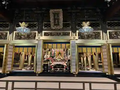 本願寺（西本願寺）の{uncategorized: "未分類", other: "その他", undefined: "問題あり", building: "その他建物", grave: "お墓", sacred_gate: "鳥居", guardian: "狛犬", statue: "像", buddha: "仏像", history: "歴史", nature: "自然", garden: "庭園", animal: "動物", pagoda: "塔", temizu: "手水舎", mountain_gate: "山門・神門", sanctuary: "本殿・本堂", subordinate: "末社・摂社", art: "芸術", scenery: "景色", jizo: "地蔵", ema: "絵馬", goshuin: "御朱印", omikuji: "おみくじ", items: "授与品その他", amulet: "お守り", goshuincho: "御朱印帳", eats: "食事", festival: "お祭り", votive_dance: "神楽", shichigosan: "七五三参", wedding: "結婚式", experience: "体験その他", initially: "初詣", around: "周辺", anti_infection: "感染症対策"}