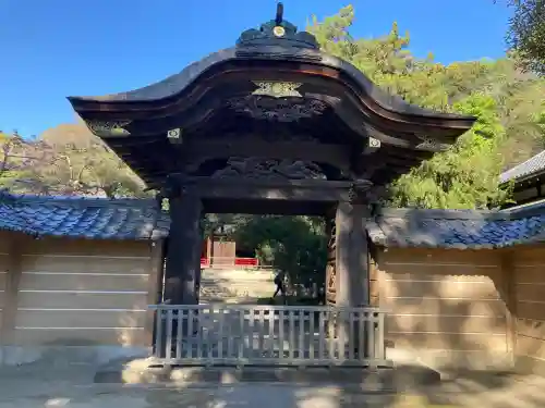 円覚寺の{uncategorized: "未分類", other: "その他", undefined: "問題あり", building: "その他建物", grave: "お墓", sacred_gate: "鳥居", guardian: "狛犬", statue: "像", buddha: "仏像", history: "歴史", nature: "自然", garden: "庭園", animal: "動物", pagoda: "塔", temizu: "手水舎", mountain_gate: "山門・神門", sanctuary: "本殿・本堂", subordinate: "末社・摂社", art: "芸術", scenery: "景色", jizo: "地蔵", ema: "絵馬", goshuin: "御朱印", omikuji: "おみくじ", items: "授与品その他", amulet: "お守り", goshuincho: "御朱印帳", eats: "食事", festival: "お祭り", votive_dance: "神楽", shichigosan: "七五三参", wedding: "結婚式", experience: "体験その他", initially: "初詣", around: "周辺", anti_infection: "感染症対策"}