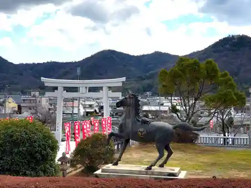 神戸神社の像