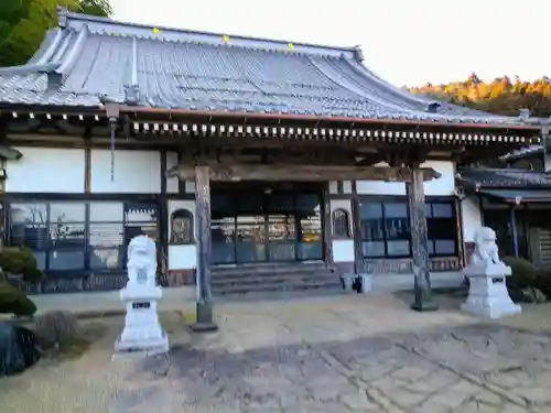 東安寺の本殿・本堂