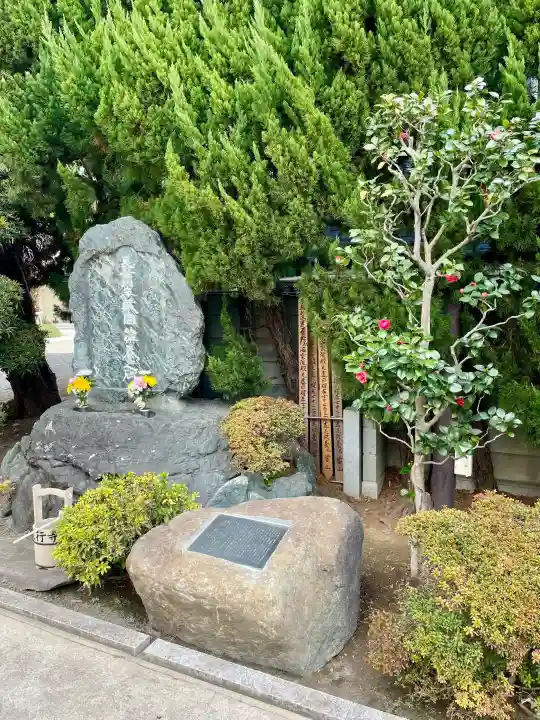 戒行寺の{uncategorized: "未分類", other: "その他", undefined: "問題あり", building: "その他建物", grave: "お墓", sacred_gate: "鳥居", guardian: "狛犬", statue: "像", buddha: "仏像", history: "歴史", nature: "自然", garden: "庭園", animal: "動物", pagoda: "塔", temizu: "手水舎", mountain_gate: "山門・神門", sanctuary: "本殿・本堂", subordinate: "末社・摂社", art: "芸術", scenery: "景色", jizo: "地蔵", ema: "絵馬", goshuin: "御朱印", omikuji: "おみくじ", items: "授与品その他", amulet: "お守り", goshuincho: "御朱印帳", eats: "食事", festival: "お祭り", votive_dance: "神楽", shichigosan: "七五三参", wedding: "結婚式", experience: "体験その他", initially: "初詣", around: "周辺", anti_infection: "感染症対策"}