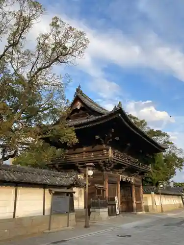 魚吹八幡神社の山門・神門