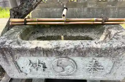 黒龍神社の{uncategorized: "未分類", other: "その他", undefined: "問題あり", building: "その他建物", grave: "お墓", sacred_gate: "鳥居", guardian: "狛犬", statue: "像", buddha: "仏像", history: "歴史", nature: "自然", garden: "庭園", animal: "動物", pagoda: "塔", temizu: "手水舎", mountain_gate: "山門・神門", sanctuary: "本殿・本堂", subordinate: "末社・摂社", art: "芸術", scenery: "景色", jizo: "地蔵", ema: "絵馬", goshuin: "御朱印", omikuji: "おみくじ", items: "授与品その他", amulet: "お守り", goshuincho: "御朱印帳", eats: "食事", festival: "お祭り", votive_dance: "神楽", shichigosan: "七五三参", wedding: "結婚式", experience: "体験その他", initially: "初詣", around: "周辺", anti_infection: "感染症対策"}