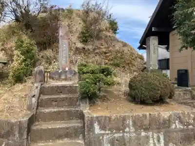 富士山神社の{uncategorized: "未分類", other: "その他", undefined: "問題あり", building: "その他建物", grave: "お墓", sacred_gate: "鳥居", guardian: "狛犬", statue: "像", buddha: "仏像", history: "歴史", nature: "自然", garden: "庭園", animal: "動物", pagoda: "塔", temizu: "手水舎", mountain_gate: "山門・神門", sanctuary: "本殿・本堂", subordinate: "末社・摂社", art: "芸術", scenery: "景色", jizo: "地蔵", ema: "絵馬", goshuin: "御朱印", omikuji: "おみくじ", items: "授与品その他", amulet: "お守り", goshuincho: "御朱印帳", eats: "食事", festival: "お祭り", votive_dance: "神楽", shichigosan: "七五三参", wedding: "結婚式", experience: "体験その他", initially: "初詣", around: "周辺", anti_infection: "感染症対策"}