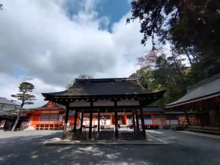 吉田神社の{uncategorized: "未分類", other: "その他", undefined: "問題あり", building: "その他建物", grave: "お墓", sacred_gate: "鳥居", guardian: "狛犬", statue: "像", buddha: "仏像", history: "歴史", nature: "自然", garden: "庭園", animal: "動物", pagoda: "塔", temizu: "手水舎", mountain_gate: "山門・神門", sanctuary: "本殿・本堂", subordinate: "末社・摂社", art: "芸術", scenery: "景色", jizo: "地蔵", ema: "絵馬", goshuin: "御朱印", omikuji: "おみくじ", items: "授与品その他", amulet: "お守り", goshuincho: "御朱印帳", eats: "食事", festival: "お祭り", votive_dance: "神楽", shichigosan: "七五三参", wedding: "結婚式", experience: "体験その他", initially: "初詣", around: "周辺", anti_infection: "感染症対策"}