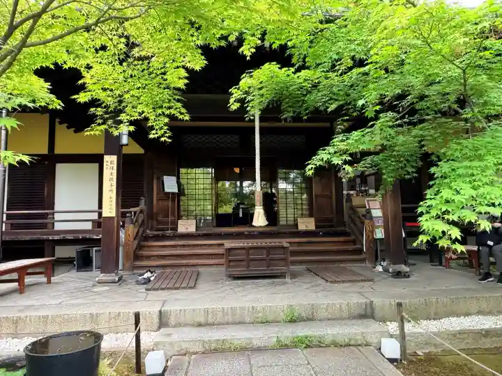 勝林寺の{uncategorized: "未分類", other: "その他", undefined: "問題あり", building: "その他建物", grave: "お墓", sacred_gate: "鳥居", guardian: "狛犬", statue: "像", buddha: "仏像", history: "歴史", nature: "自然", garden: "庭園", animal: "動物", pagoda: "塔", temizu: "手水舎", mountain_gate: "山門・神門", sanctuary: "本殿・本堂", subordinate: "末社・摂社", art: "芸術", scenery: "景色", jizo: "地蔵", ema: "絵馬", goshuin: "御朱印", omikuji: "おみくじ", items: "授与品その他", amulet: "お守り", goshuincho: "御朱印帳", eats: "食事", festival: "お祭り", votive_dance: "神楽", shichigosan: "七五三参", wedding: "結婚式", experience: "体験その他", initially: "初詣", around: "周辺", anti_infection: "感染症対策"}