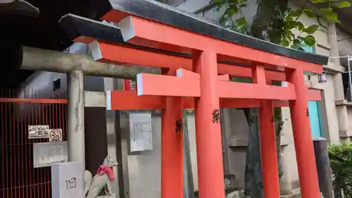 忍岡稲荷神社の鳥居