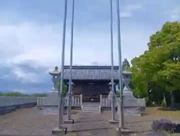 神明神社の{uncategorized: "未分類", other: "その他", undefined: "問題あり", building: "その他建物", grave: "お墓", sacred_gate: "鳥居", guardian: "狛犬", statue: "像", buddha: "仏像", history: "歴史", nature: "自然", garden: "庭園", animal: "動物", pagoda: "塔", temizu: "手水舎", mountain_gate: "山門・神門", sanctuary: "本殿・本堂", subordinate: "末社・摂社", art: "芸術", scenery: "景色", jizo: "地蔵", ema: "絵馬", goshuin: "御朱印", omikuji: "おみくじ", items: "授与品その他", amulet: "お守り", goshuincho: "御朱印帳", eats: "食事", festival: "お祭り", votive_dance: "神楽", shichigosan: "七五三参", wedding: "結婚式", experience: "体験その他", initially: "初詣", around: "周辺", anti_infection: "感染症対策"}