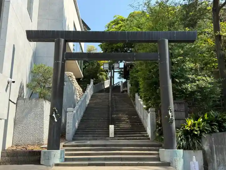 伊勢山皇大神宮の{uncategorized: "未分類", other: "その他", undefined: "問題あり", building: "その他建物", grave: "お墓", sacred_gate: "鳥居", guardian: "狛犬", statue: "像", buddha: "仏像", history: "歴史", nature: "自然", garden: "庭園", animal: "動物", pagoda: "塔", temizu: "手水舎", mountain_gate: "山門・神門", sanctuary: "本殿・本堂", subordinate: "末社・摂社", art: "芸術", scenery: "景色", jizo: "地蔵", ema: "絵馬", goshuin: "御朱印", omikuji: "おみくじ", items: "授与品その他", amulet: "お守り", goshuincho: "御朱印帳", eats: "食事", festival: "お祭り", votive_dance: "神楽", shichigosan: "七五三参", wedding: "結婚式", experience: "体験その他", initially: "初詣", around: "周辺", anti_infection: "感染症対策"}