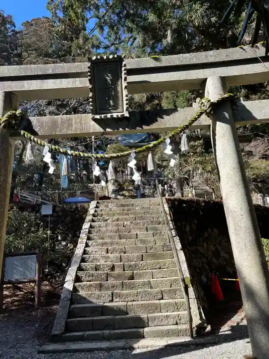 玉置神社の{uncategorized: "未分類", other: "その他", undefined: "問題あり", building: "その他建物", grave: "お墓", sacred_gate: "鳥居", guardian: "狛犬", statue: "像", buddha: "仏像", history: "歴史", nature: "自然", garden: "庭園", animal: "動物", pagoda: "塔", temizu: "手水舎", mountain_gate: "山門・神門", sanctuary: "本殿・本堂", subordinate: "末社・摂社", art: "芸術", scenery: "景色", jizo: "地蔵", ema: "絵馬", goshuin: "御朱印", omikuji: "おみくじ", items: "授与品その他", amulet: "お守り", goshuincho: "御朱印帳", eats: "食事", festival: "お祭り", votive_dance: "神楽", shichigosan: "七五三参", wedding: "結婚式", experience: "体験その他", initially: "初詣", around: "周辺", anti_infection: "感染症対策"}