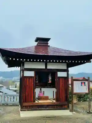 龍石寺の{uncategorized: "未分類", other: "その他", undefined: "問題あり", building: "その他建物", grave: "お墓", sacred_gate: "鳥居", guardian: "狛犬", statue: "像", buddha: "仏像", history: "歴史", nature: "自然", garden: "庭園", animal: "動物", pagoda: "塔", temizu: "手水舎", mountain_gate: "山門・神門", sanctuary: "本殿・本堂", subordinate: "末社・摂社", art: "芸術", scenery: "景色", jizo: "地蔵", ema: "絵馬", goshuin: "御朱印", omikuji: "おみくじ", items: "授与品その他", amulet: "お守り", goshuincho: "御朱印帳", eats: "食事", festival: "お祭り", votive_dance: "神楽", shichigosan: "七五三参", wedding: "結婚式", experience: "体験その他", initially: "初詣", around: "周辺", anti_infection: "感染症対策"}