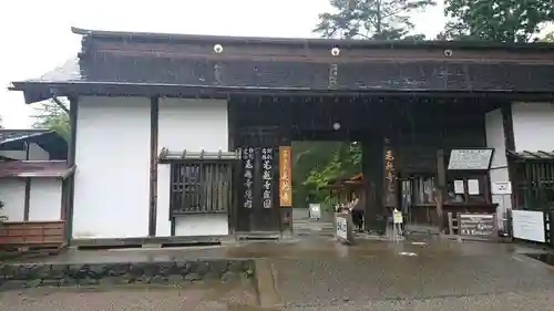 毛越寺の山門