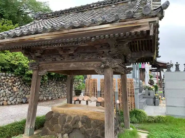埼玉厄除け開運大師・龍泉寺(切り絵御朱印発祥の寺)の手水舎