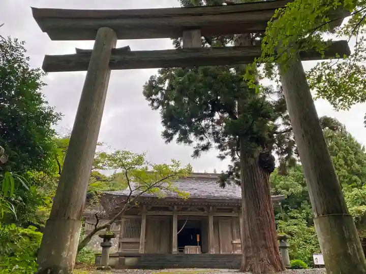 鳥海山大物忌神社吹浦口ノ宮の鳥居