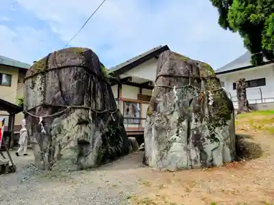三ツ石神社(岩手県)
