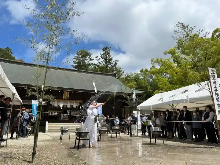 伊弉諾神宮の{uncategorized: "未分類", other: "その他", undefined: "問題あり", building: "その他建物", grave: "お墓", sacred_gate: "鳥居", guardian: "狛犬", statue: "像", buddha: "仏像", history: "歴史", nature: "自然", garden: "庭園", animal: "動物", pagoda: "塔", temizu: "手水舎", mountain_gate: "山門・神門", sanctuary: "本殿・本堂", subordinate: "末社・摂社", art: "芸術", scenery: "景色", jizo: "地蔵", ema: "絵馬", goshuin: "御朱印", omikuji: "おみくじ", items: "授与品その他", amulet: "お守り", goshuincho: "御朱印帳", eats: "食事", festival: "お祭り", votive_dance: "神楽", shichigosan: "七五三参", wedding: "結婚式", experience: "体験その他", initially: "初詣", around: "周辺", anti_infection: "感染症対策"}