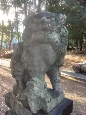 六所社(如意申町)の狛犬