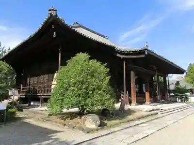 西大寺の本殿・本堂