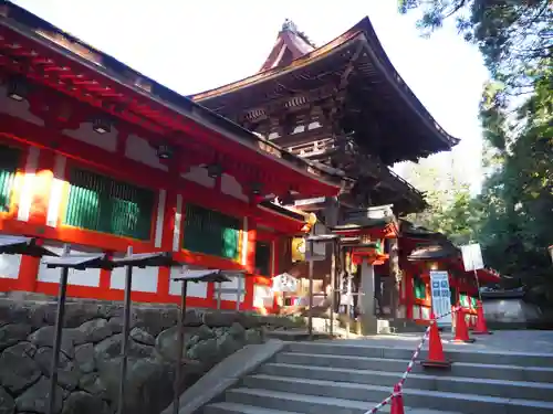 石上神宮の山門・神門