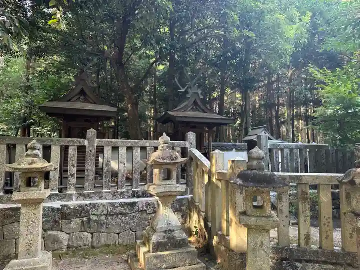 山辺御縣坐神社の末社・摂社