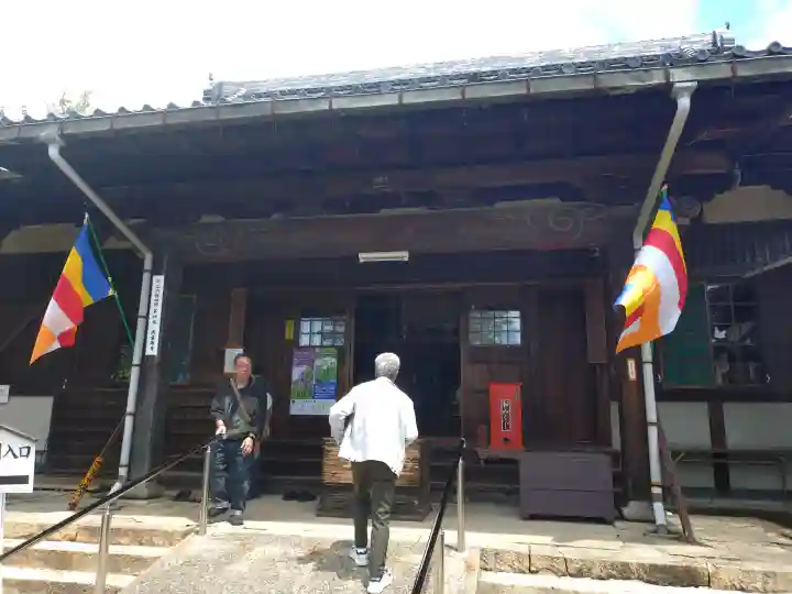 無量寿寺の{uncategorized: "未分類", other: "その他", undefined: "問題あり", building: "その他建物", grave: "お墓", sacred_gate: "鳥居", guardian: "狛犬", statue: "像", buddha: "仏像", history: "歴史", nature: "自然", garden: "庭園", animal: "動物", pagoda: "塔", temizu: "手水舎", mountain_gate: "山門・神門", sanctuary: "本殿・本堂", subordinate: "末社・摂社", art: "芸術", scenery: "景色", jizo: "地蔵", ema: "絵馬", goshuin: "御朱印", omikuji: "おみくじ", items: "授与品その他", amulet: "お守り", goshuincho: "御朱印帳", eats: "食事", festival: "お祭り", votive_dance: "神楽", shichigosan: "七五三参", wedding: "結婚式", experience: "体験その他", initially: "初詣", around: "周辺", anti_infection: "感染症対策"}