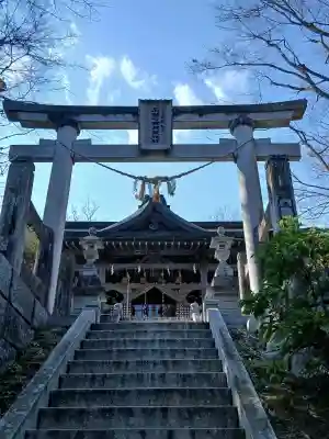 都々古別神社の{uncategorized: "未分類", other: "その他", undefined: "問題あり", building: "その他建物", grave: "お墓", sacred_gate: "鳥居", guardian: "狛犬", statue: "像", buddha: "仏像", history: "歴史", nature: "自然", garden: "庭園", animal: "動物", pagoda: "塔", temizu: "手水舎", mountain_gate: "山門・神門", sanctuary: "本殿・本堂", subordinate: "末社・摂社", art: "芸術", scenery: "景色", jizo: "地蔵", ema: "絵馬", goshuin: "御朱印", omikuji: "おみくじ", items: "授与品その他", amulet: "お守り", goshuincho: "御朱印帳", eats: "食事", festival: "お祭り", votive_dance: "神楽", shichigosan: "七五三参", wedding: "結婚式", experience: "体験その他", initially: "初詣", around: "周辺", anti_infection: "感染症対策"}