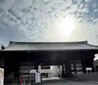蓮華王院(三十三間堂)の{uncategorized: "未分類", other: "その他", undefined: "問題あり", building: "その他建物", grave: "お墓", sacred_gate: "鳥居", guardian: "狛犬", statue: "像", buddha: "仏像", history: "歴史", nature: "自然", garden: "庭園", animal: "動物", pagoda: "塔", temizu: "手水舎", mountain_gate: "山門・神門", sanctuary: "本殿・本堂", subordinate: "末社・摂社", art: "芸術", scenery: "景色", jizo: "地蔵", ema: "絵馬", goshuin: "御朱印", omikuji: "おみくじ", items: "授与品その他", amulet: "お守り", goshuincho: "御朱印帳", eats: "食事", festival: "お祭り", votive_dance: "神楽", shichigosan: "七五三参", wedding: "結婚式", experience: "体験その他", initially: "初詣", around: "周辺", anti_infection: "感染症対策"}