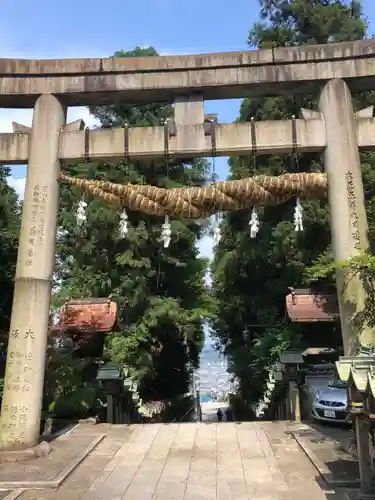 宝山寺の鳥居