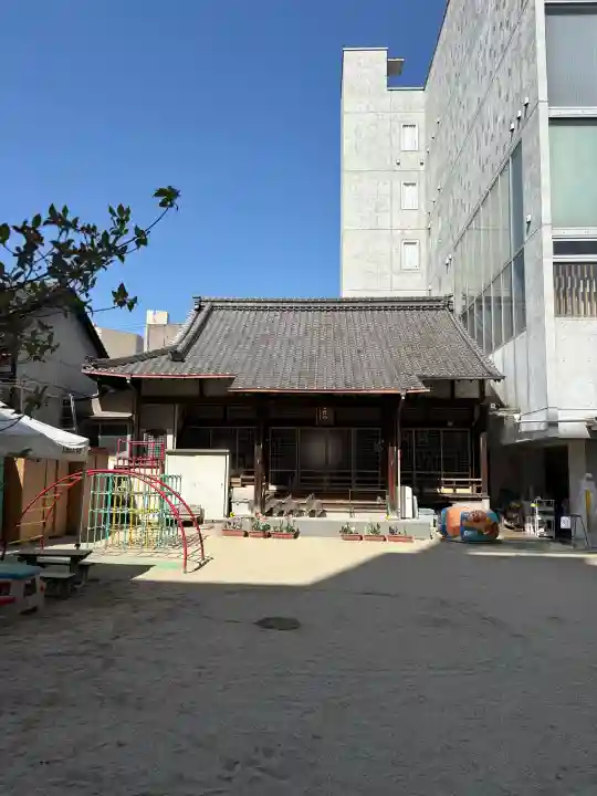 専徳寺の{uncategorized: "未分類", other: "その他", undefined: "問題あり", building: "その他建物", grave: "お墓", sacred_gate: "鳥居", guardian: "狛犬", statue: "像", buddha: "仏像", history: "歴史", nature: "自然", garden: "庭園", animal: "動物", pagoda: "塔", temizu: "手水舎", mountain_gate: "山門・神門", sanctuary: "本殿・本堂", subordinate: "末社・摂社", art: "芸術", scenery: "景色", jizo: "地蔵", ema: "絵馬", goshuin: "御朱印", omikuji: "おみくじ", items: "授与品その他", amulet: "お守り", goshuincho: "御朱印帳", eats: "食事", festival: "お祭り", votive_dance: "神楽", shichigosan: "七五三参", wedding: "結婚式", experience: "体験その他", initially: "初詣", around: "周辺", anti_infection: "感染症対策"}