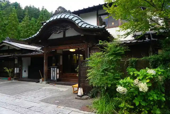 覚林房の本殿・本堂