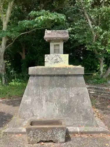 那古寺の末社