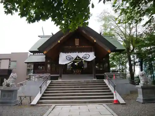 信濃神社の本殿