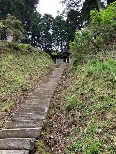 新羅神社の本殿